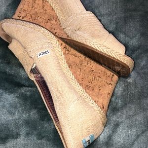 Tom open toed wedges